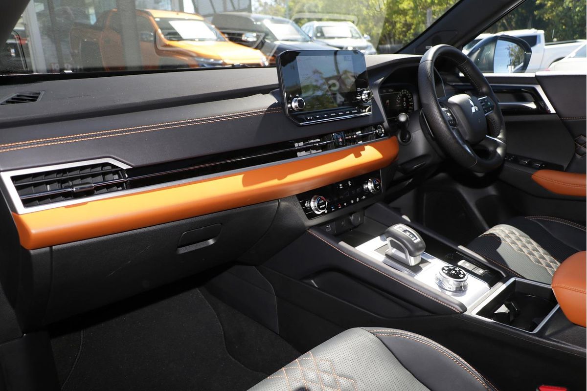 2024 Mitsubishi Outlander Exceed Tourer ZM