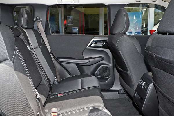 2024 Mitsubishi Outlander LS ZM