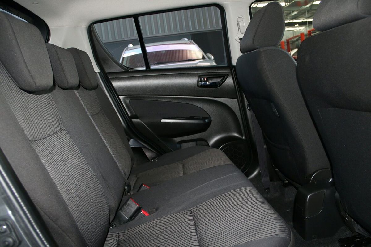 2010 Suzuki Swift GLX RS415