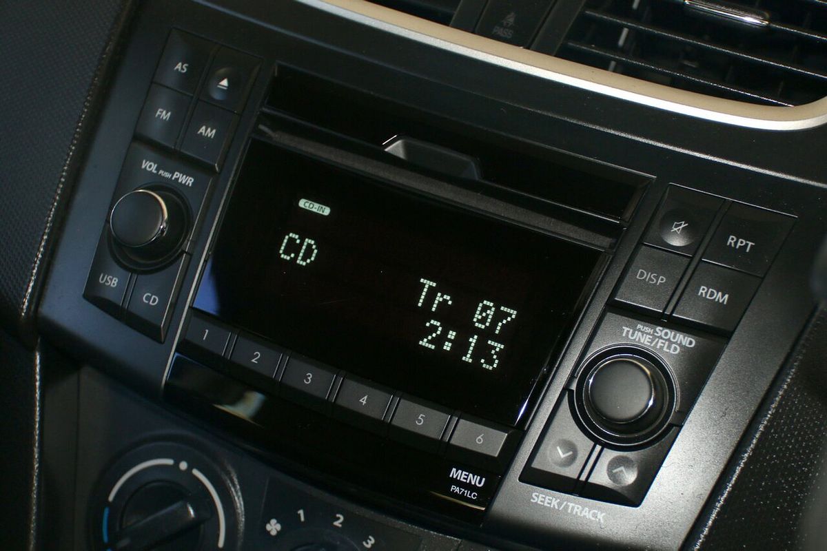 2010 Suzuki Swift GLX RS415