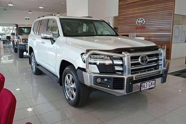 2023 Toyota Landcruiser Sahara FJA300R