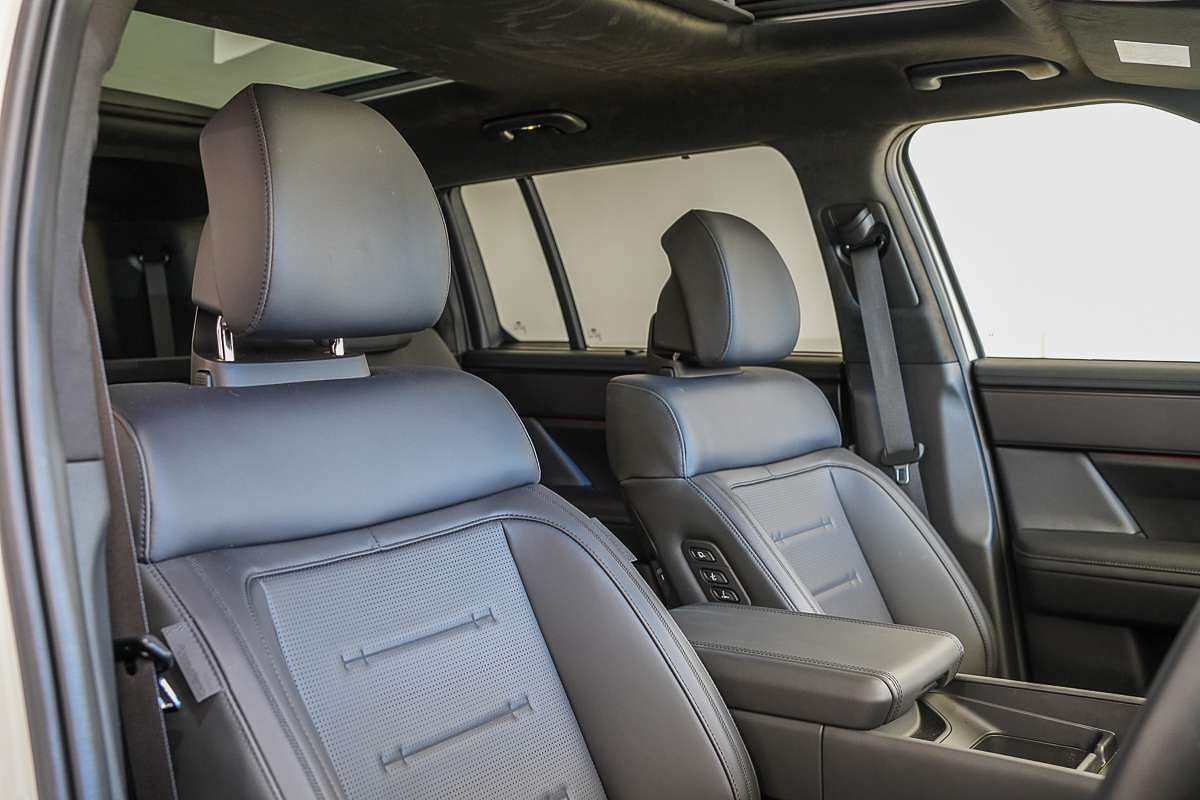 2025 Hyundai Santa Fe Calligraphy MX5.V1