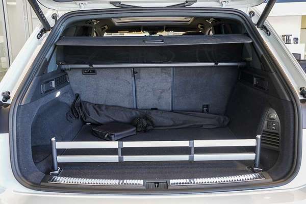 2024 Volkswagen Touareg 210TDI R-Line RC