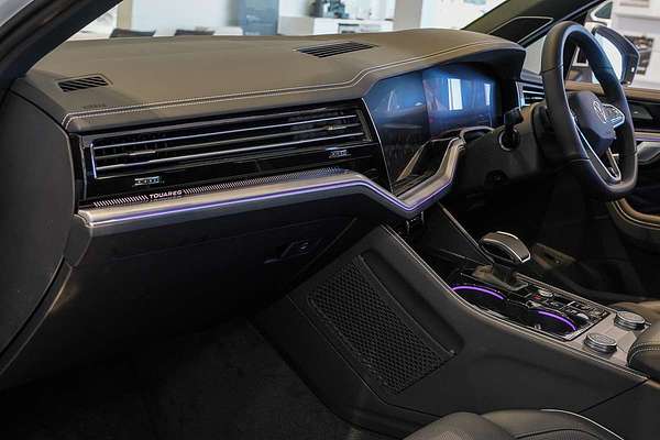 2024 Volkswagen Touareg 210TDI R-Line RC