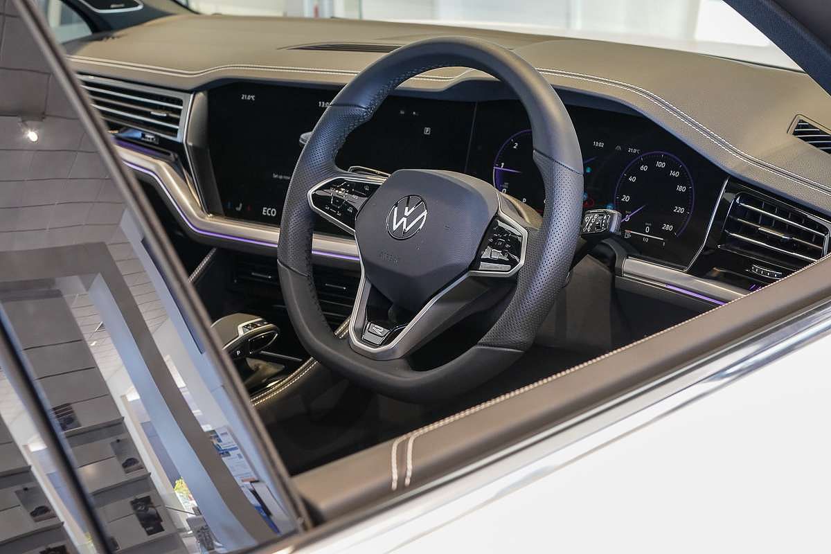 2024 Volkswagen Touareg 210TDI R-Line RC