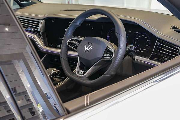 2024 Volkswagen Touareg 210TDI R-Line RC