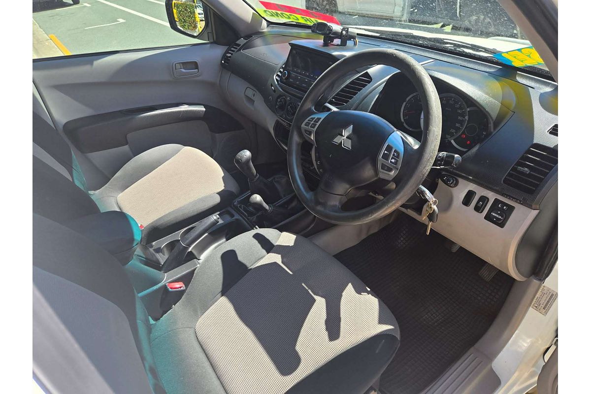 2015 Mitsubishi Triton GLX MQ 4X4