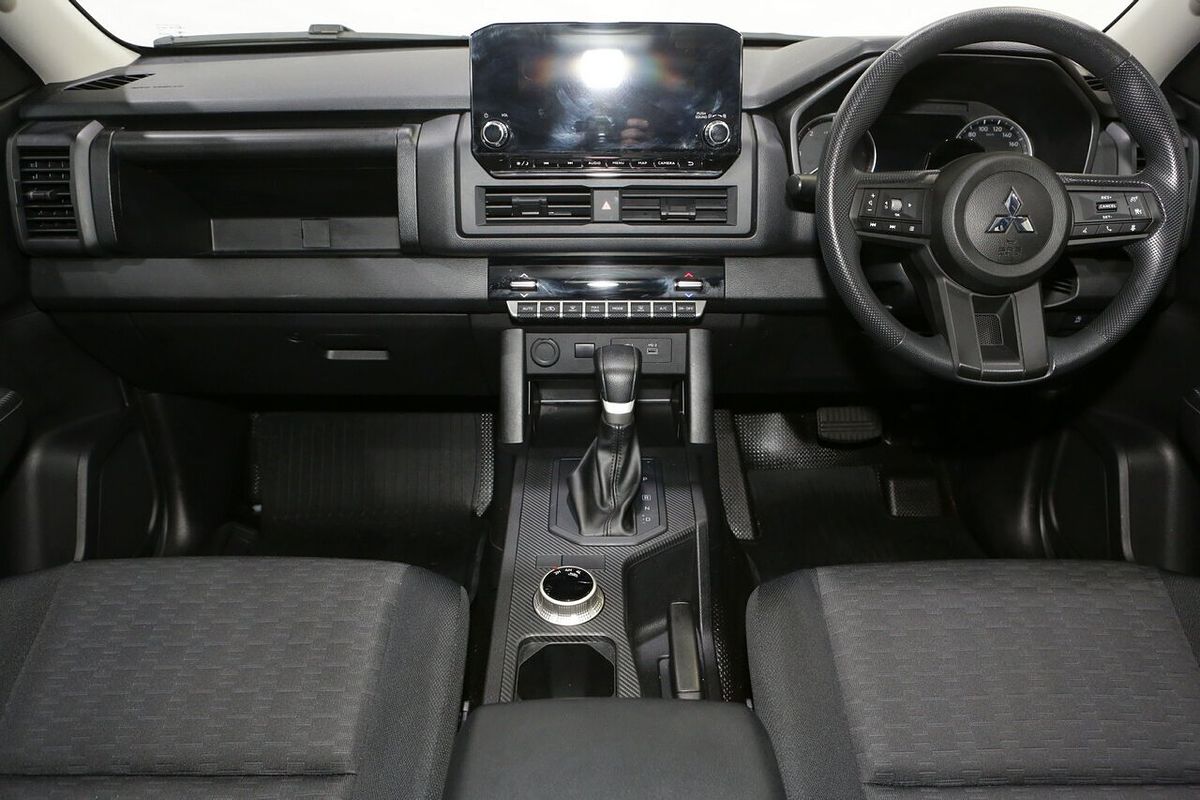 2024 Mitsubishi Triton GLX MV 4X4