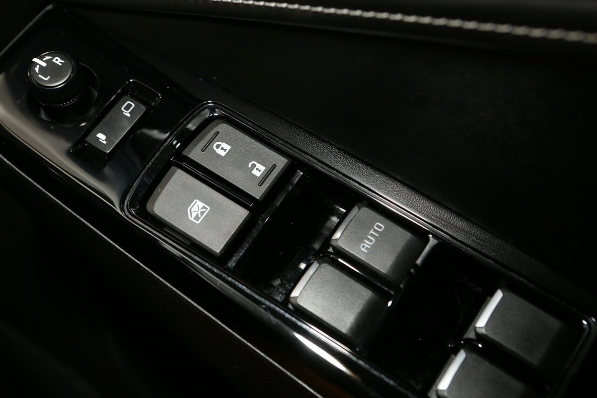2023 Isuzu MU-X LS-T