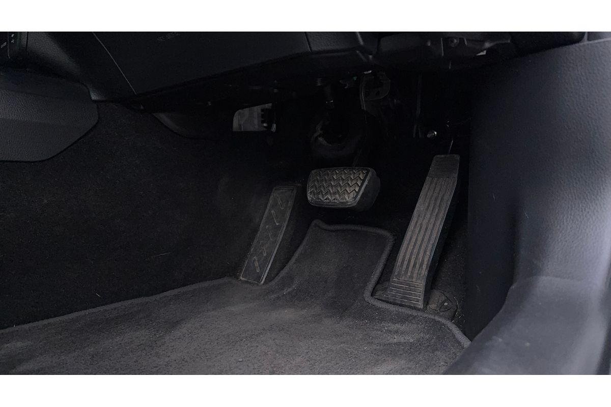 2019 Toyota Camry SL GSV70R