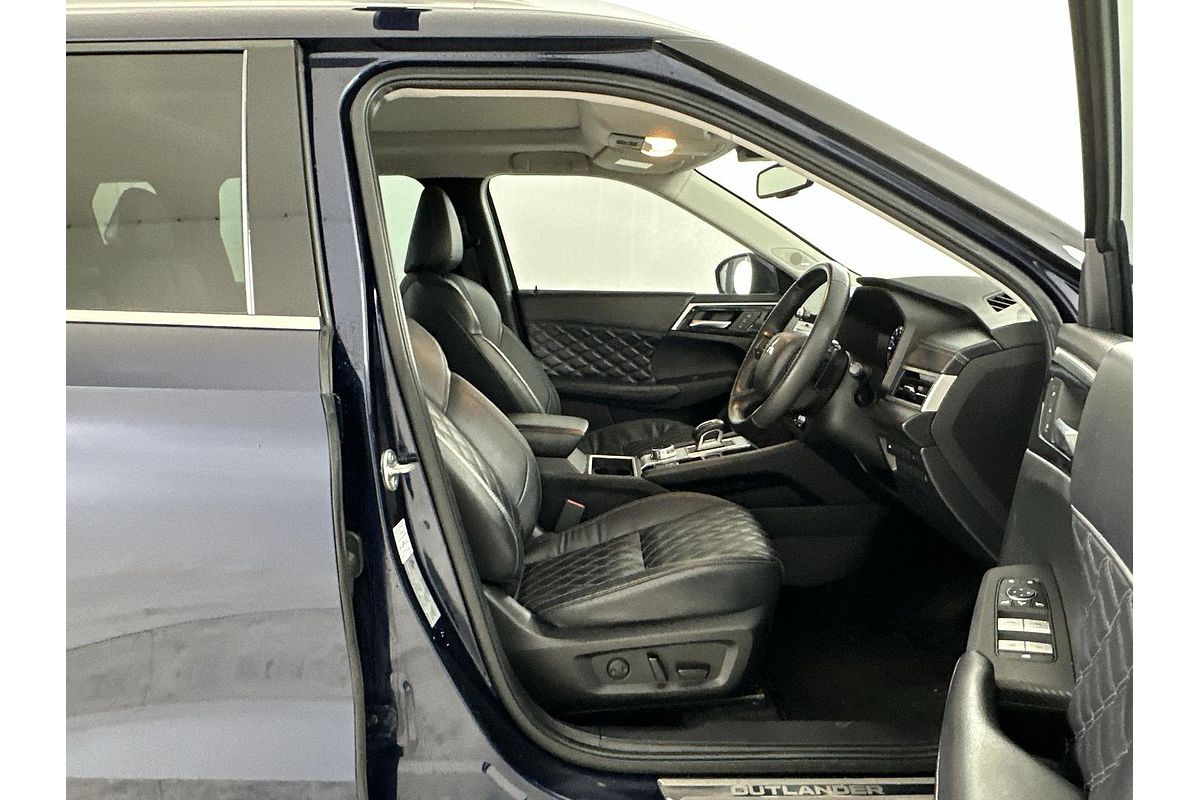 2023 Mitsubishi Outlander Exceed ZM