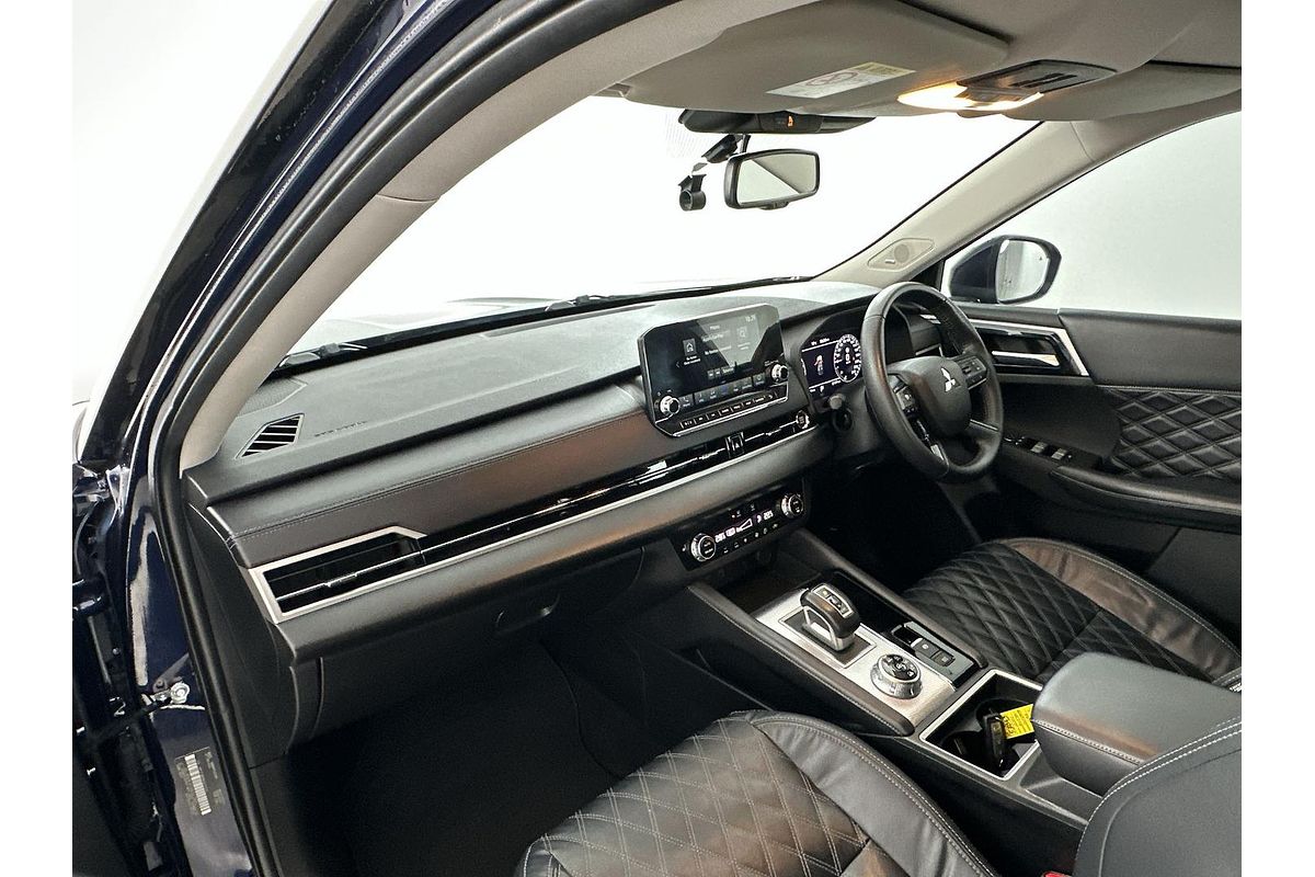 2023 Mitsubishi Outlander Exceed ZM