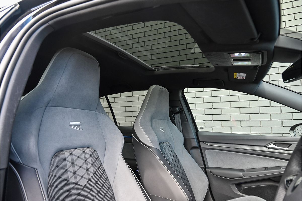 2022 Volkswagen Golf 110TSI R-Line 8