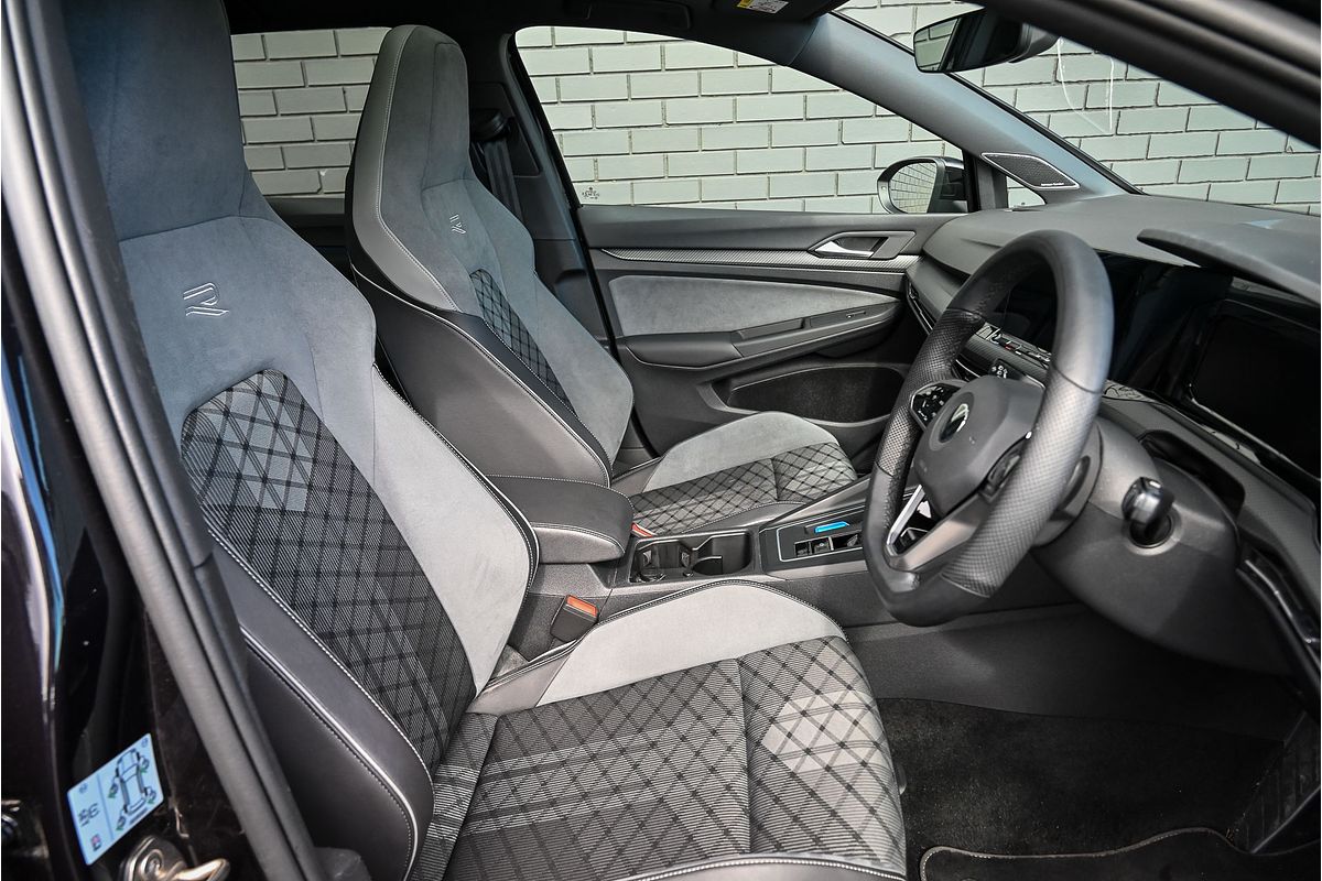 2022 Volkswagen Golf 110TSI R-Line 8