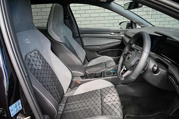 2022 Volkswagen Golf 110TSI R-Line 8
