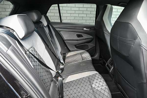 2022 Volkswagen Golf 110TSI R-Line 8