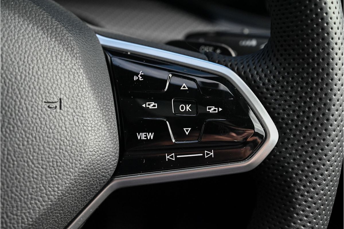 2022 Volkswagen Golf 110TSI R-Line 8