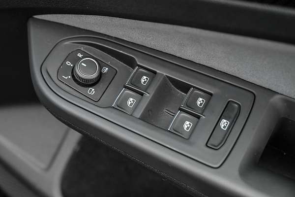 2022 Volkswagen Golf 110TSI R-Line 8
