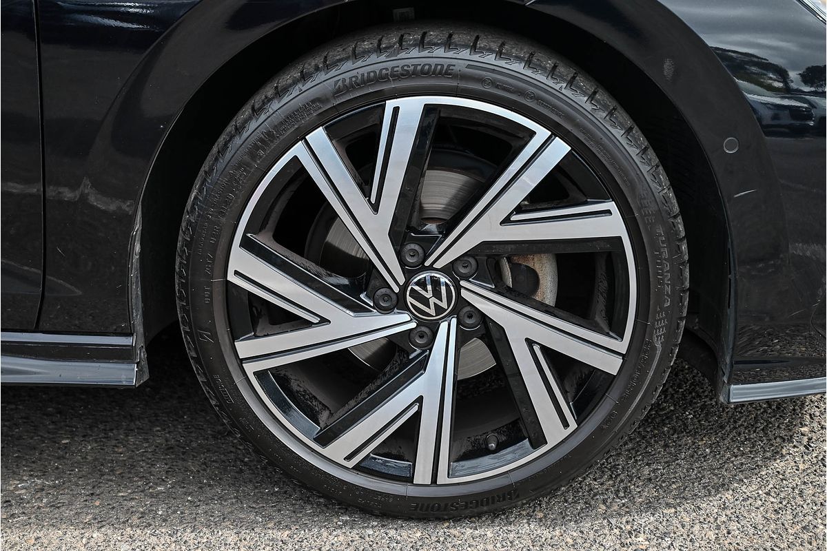 2022 Volkswagen Golf 110TSI R-Line 8
