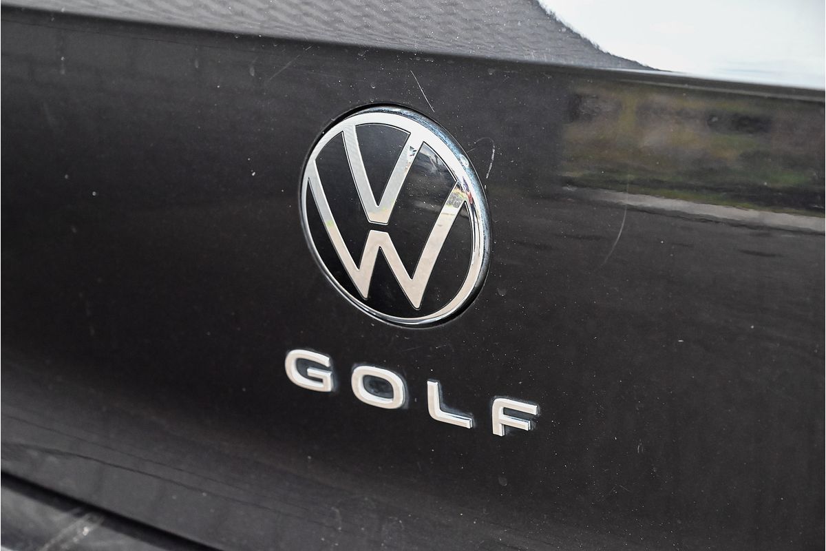 2022 Volkswagen Golf 110TSI R-Line 8