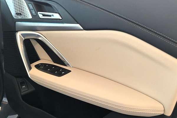 2025 BMW X1 sDrive18i U11