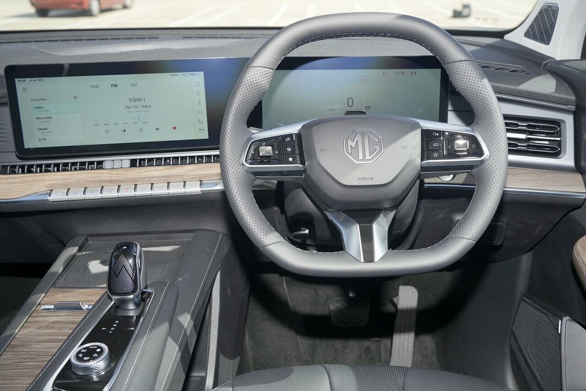 2025 MG QS Essence IS31