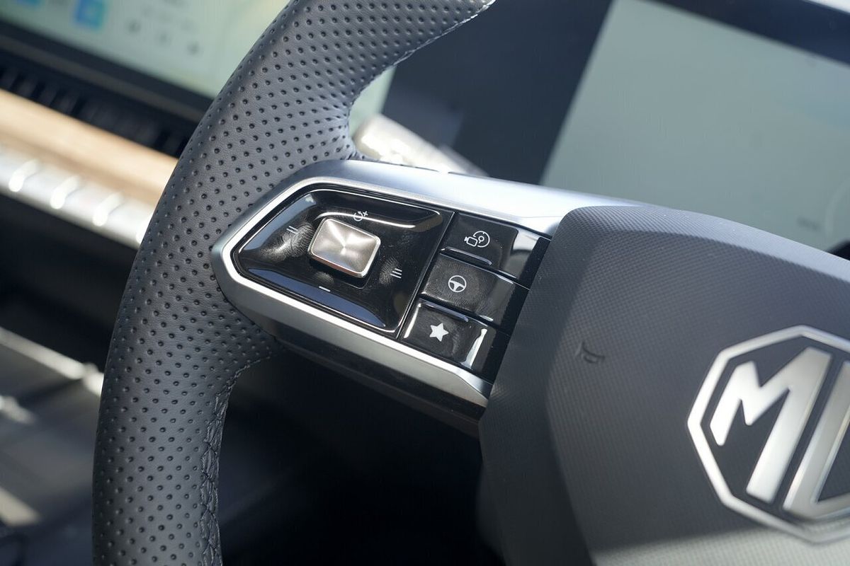 2025 MG QS Essence IS31