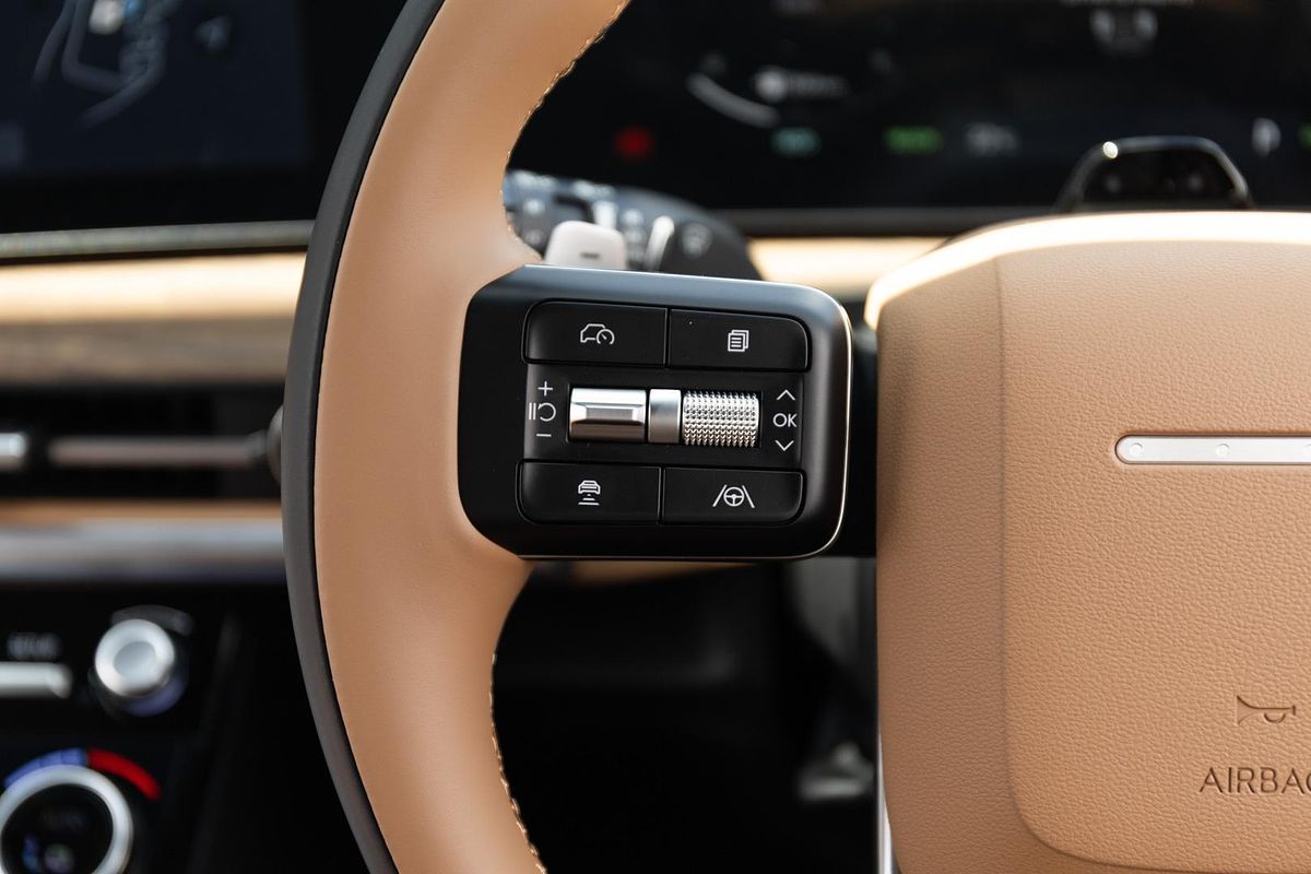 2025 Hyundai Santa Fe Hybrid Calligraphy MX5.V1