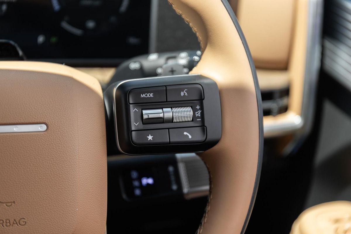 2025 Hyundai Santa Fe Hybrid Calligraphy MX5.V1