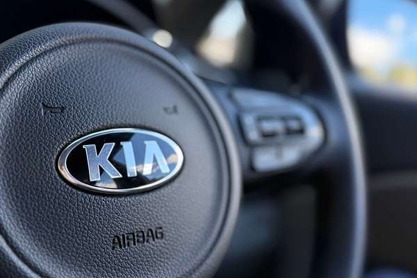 2016 Kia Carnival S YP