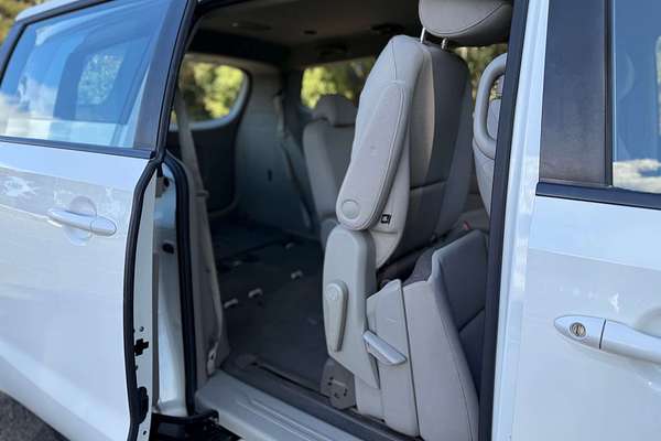 2016 Kia Carnival S YP