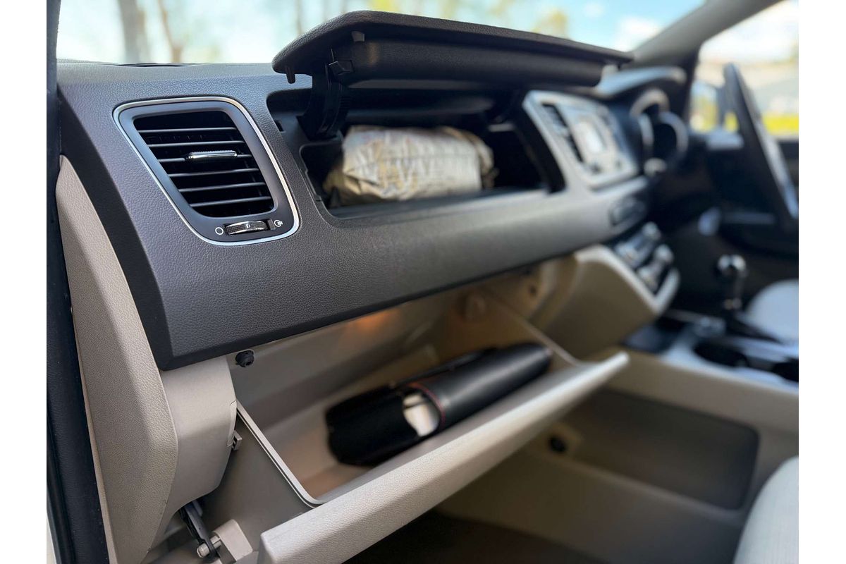2016 Kia Carnival S YP