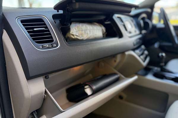 2016 Kia Carnival S YP