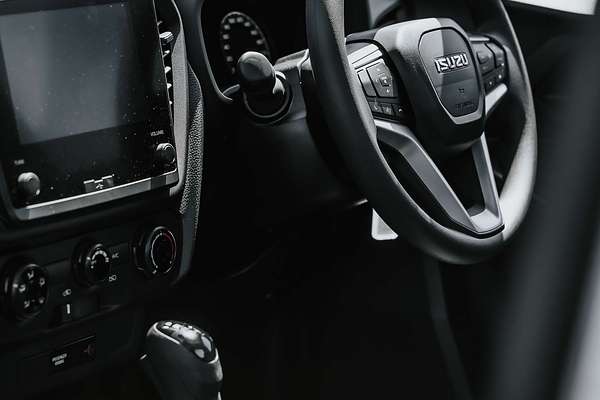 2025 Isuzu D-MAX SX High Ride  Rear Wheel Drive