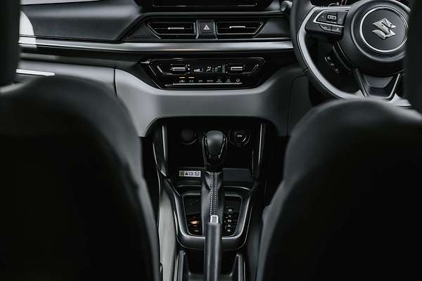 2025 Suzuki Swift Hybrid GLX UZ