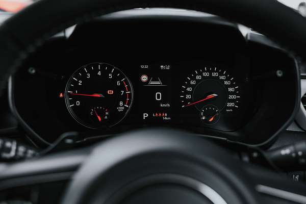 2025 Suzuki Swift Hybrid GLX UZ