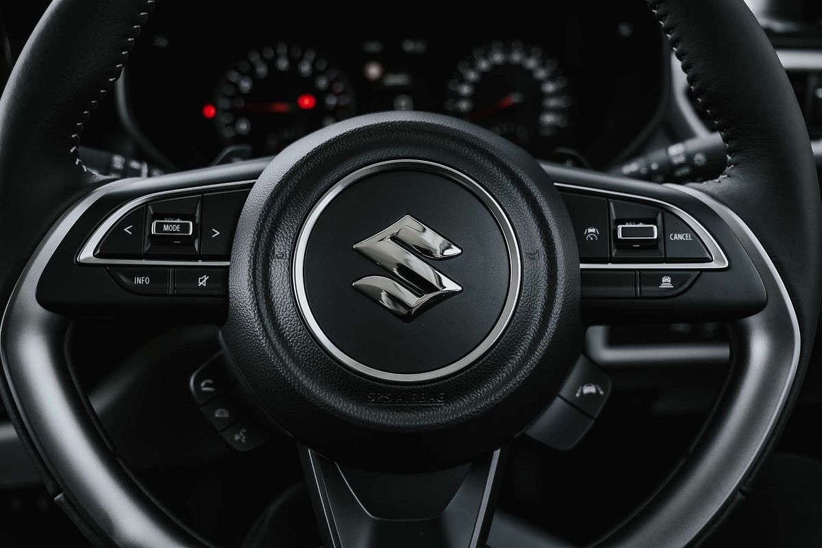 2025 Suzuki Swift Hybrid GLX UZ