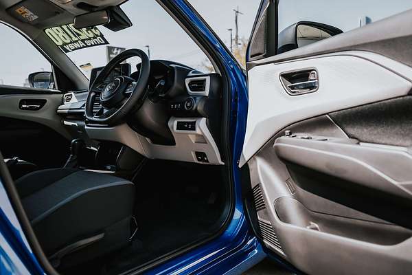 2025 Suzuki Swift Hybrid GLX UZ