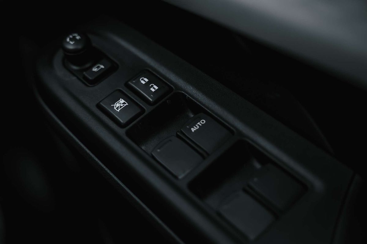 2025 Suzuki Swift Hybrid GLX UZ
