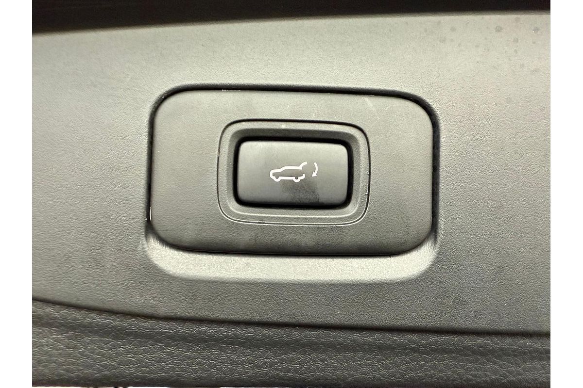 2024 Isuzu MU-X LS-T