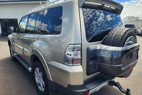 2007 Mitsubishi Pajero VR-X NS