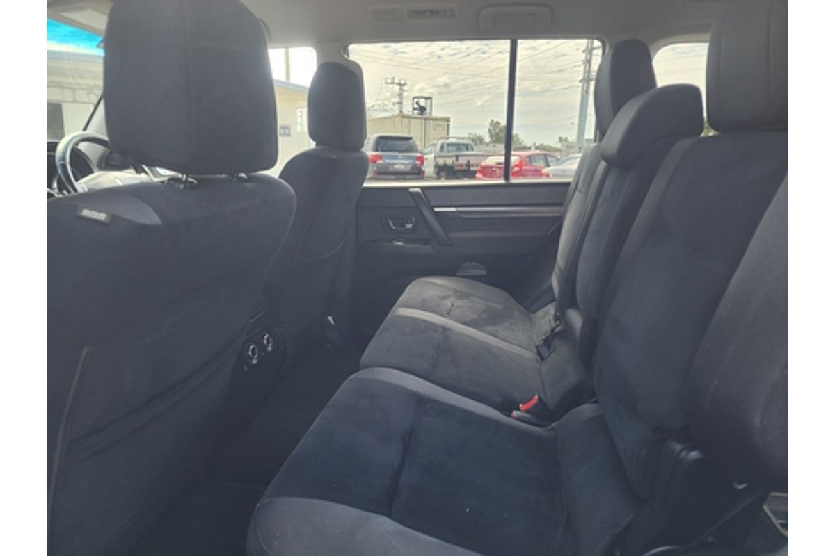 2007 Mitsubishi Pajero VR-X NS