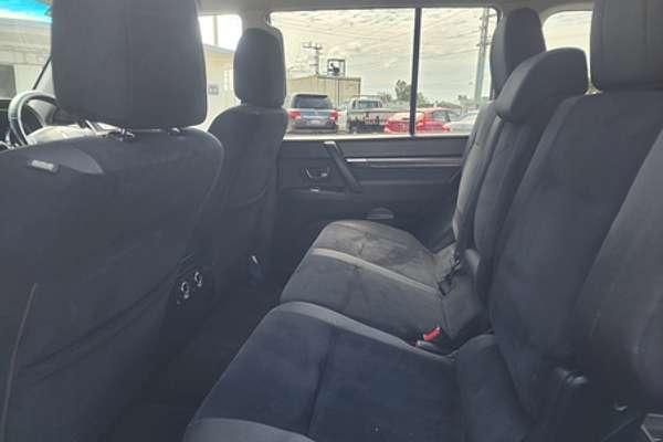 2007 Mitsubishi Pajero VR-X NS