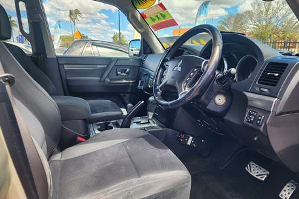 2007 Mitsubishi Pajero VR-X NS
