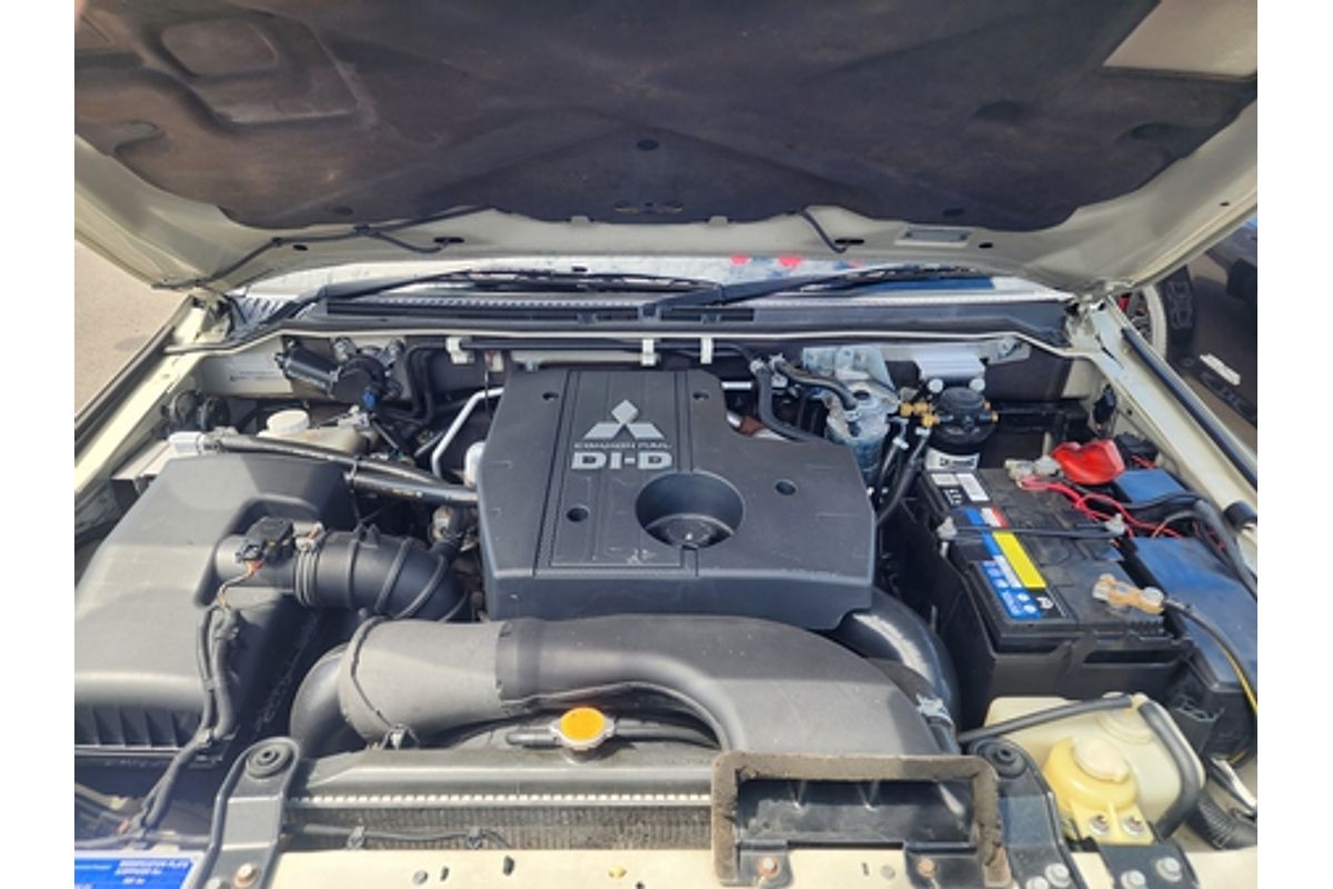 2007 Mitsubishi Pajero VR-X NS