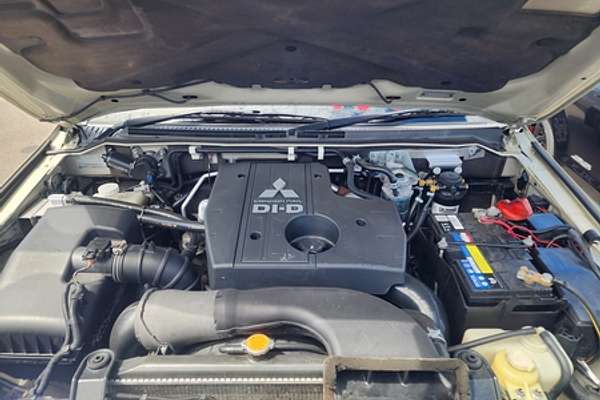 2007 Mitsubishi Pajero VR-X NS