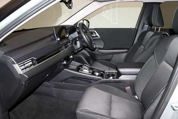 2024 Mitsubishi Outlander LS ZM