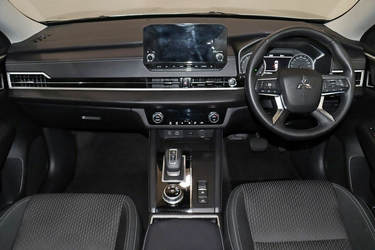 2024 Mitsubishi Outlander LS ZM