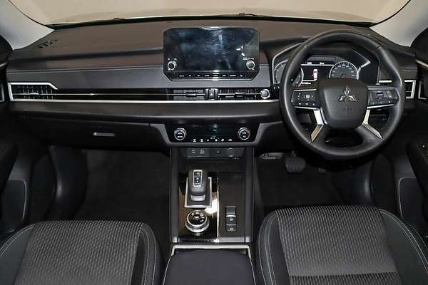 2024 Mitsubishi Outlander LS ZM