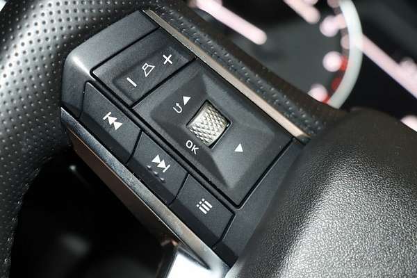 2024 Mitsubishi Outlander LS ZM